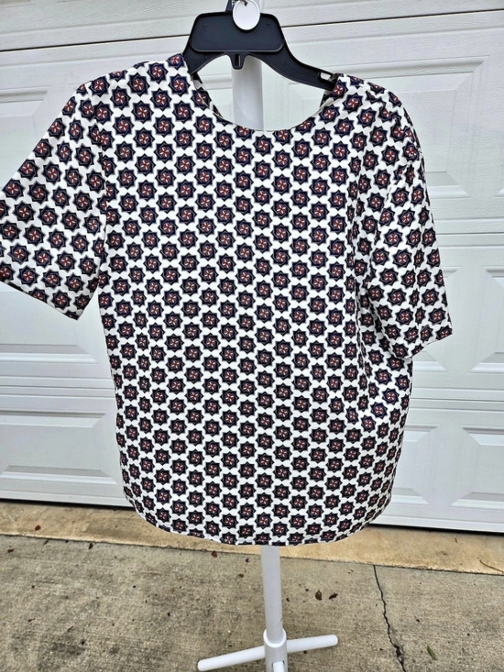 Frenzo Vintage Geometric Short Sleeve Top in White & Blue Size Small